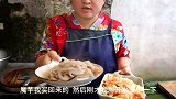 苗大姐大盆拌凉菜，大乱拌，米饭吃一碗，菜却吃了快一盆