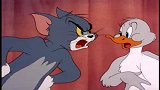 猫和老鼠：汤姆当着鸭妈妈的面要吃小鸭子，被强壮的鸭爸爸教训！