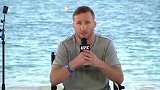 UFC254赛前发布会集锦：小鹰放狠话要摔盖奇100次