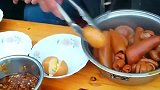 街边有名的卤煮，一天能卖出100斤，去迟了就买不到了！