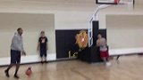 街球-13年-USC男篮校队Ari Stewart 风车扣篮-花絮