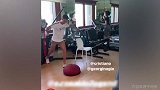 乔治娜晒C罗与自己健身视频 总裁积极保持身体状态