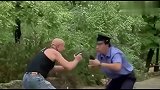 “警匪”当街枪战，不明真相的路人被吓的不轻