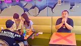 花式超能力邻桌姐妹捂嘴大笑