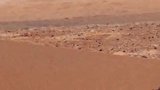 清晰的可以看到好奇号行走的痕迹，你敢相信吗？
