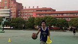 同侧急停衔接双变向，注意脚步的重置