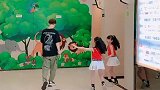 来自小情人的反击,爸爸是做了什么,惹到了双胞胎女儿!