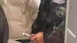 男生抽血时异常紧张，把头埋在舍友怀里发出惨叫