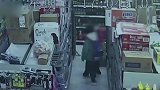 奇葩！年轻妈妈屡偷超市 带着六七岁女儿作掩护