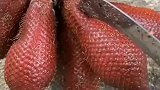 这是什么水果你们见过吗，长得好像变异的草莓，太奇葩了