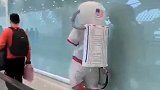 这是个什么防护服，看上去很专业