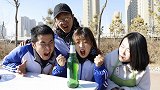 按声音分贝打饭，学霸竟把啤酒瓶吼破了，这嗓门够大