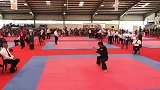 小伙“比武大会”上演醉拳，裁判能看的懂你是喝酒吗？