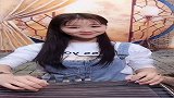 美女古筝演奏一曲军港之夜，歌声嘹亮优美，真是人美曲更美！