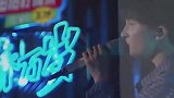 周深的封神现场，现身助唱明日之子，花腔高音一出，选手：我认输