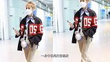 太好笑！宁静机场摸粉丝肉色丝袜，网友调侃：你也想买一条