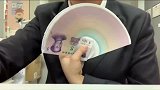 银行小姐姐秀新版元钱，真的太漂亮了！