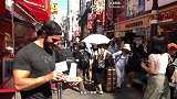 WWE-18年-世界巡演：罗林斯品尝日本大阪特色小吃 被章鱼烧烫到嘴-花絮