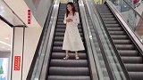 因电梯停电，一女子被困电梯三小时