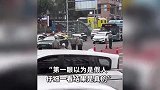 军人纠察现身重庆街头，站姿笔挺气场超强，路人直呼太帅了！