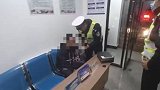 自投罗网！醉驾司机靠边停车呼呼大睡，醒来一看竟是派出所……