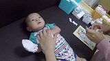 实拍我家宝宝满月第一次打预防针，宝宝表示以后再也不要来这里！