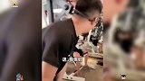 搞笑视频：突如其来的反击，雷得我外焦里嫩，人类迷惑行为鉴赏