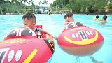 儿童亲子游戏：爸爸妈妈与小萌娃一起快乐玩水！