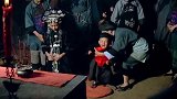我想知道这女的后面怎么了