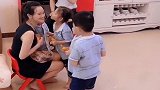 为了一口吃的，家里的孩子都来讨好这个女人，太没志气了！