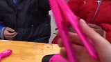向往的童趣：妹妹给弟弟理发呢
