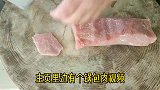 为啥饭店做锅包肉外脆里嫩，挂糊调味油温是关键，学会在家也能做