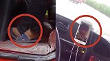 穿拖鞋开半挂车 边看直播边超速！ 交警：你这是干啥了？