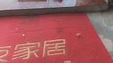 小鸟：兄弟快装死，等这人走了咱们再逃！