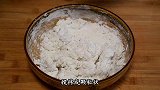 2碗糯米粉，开水一烫，教你炸空心麻团，不塌陷不开裂，个个空心