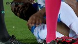 身体碾压!瓦拉内后场对抗争顶 主队锋霸硬刚不成反倒地