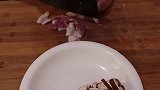 香菇炖豆腐越炖越好吃，出锅香气四溢，比红烧肉还过瘾，真解馋