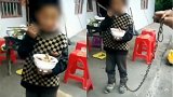 云南一9岁男童被铁链拴脚 爷爷：不写字还要我命