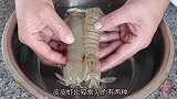 椒盐皮皮虾不用去饭店吃，配料和做法很简单，学会您也是大厨