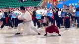 一招一式皆传承，5岁女孩与父亲同台秀洪拳