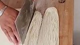 手擀面是切的，真是长见识了