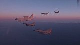 韩国空军E-737预警机与4架F-16编队飞行