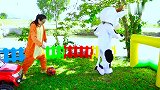 姐姐和小奶牛一起踢球，和小兔子一起拔萝卜