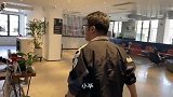 小明花百万买房与阿兴做邻居，我对你的爱赤露露！！！