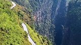 贵州悬崖上的公里，这路也只有我们云南、贵州、四川司机敢开了！