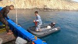 海上跨越几十公里收快递，荒岛苦等拿上新潜水战衣，带老表抓鱼窝