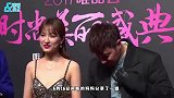 吴昕与妈妈合拍母女写真，妈妈高女儿半个头气场强大