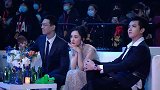 路过也要亲亲！龙丹妮向杨幂送飞吻 画面活泼逗趣