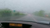 在高速遇到大雨怎么行车？