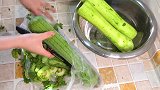 丝瓜别炒着吃了，教你做蒜蓉蒸丝瓜，美味下饭，比吃肉还过瘾